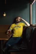 Miniatyrbild 5 av 5: Sweden T-shirt curve design med ISAK 9 - gul tipped fotbolls t-tröja