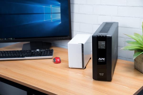APC Back-UPS PRO BR900MI - Varavirtalähde, 6x C13-lähtö, USB, 900VA