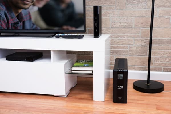 APC Back-UPS PRO BR900MI - Varavirtalähde, 6x C13-lähtö, USB, 900VA