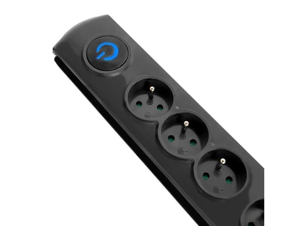 Qoltec 50105, 4 AC-pistorasia(a), 230 V, 50 Hz, 10 A, 3680 W, Musta