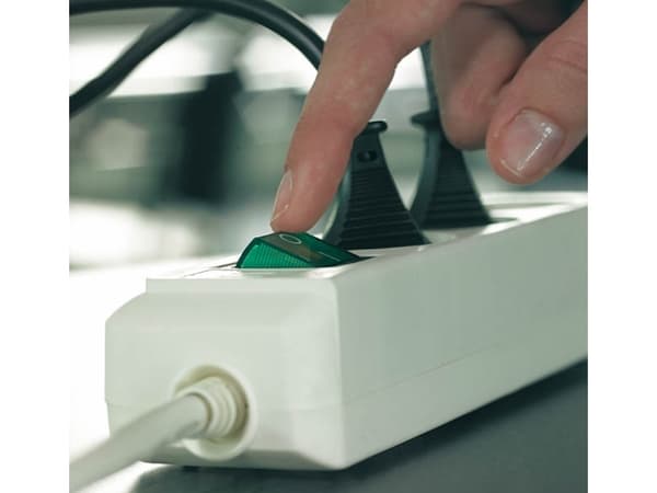 brennenstuhl Eco-Line - Flerkoplingslist - utgangskontakter: 3 - 1.5 m kabel - sølvgrå