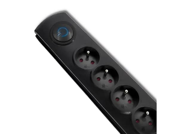 Qoltec - Overspenningsavleder - AC 230 V - 3680 watt - utgangskontakter: 5 - 3 m kabel - Frankrike - svart