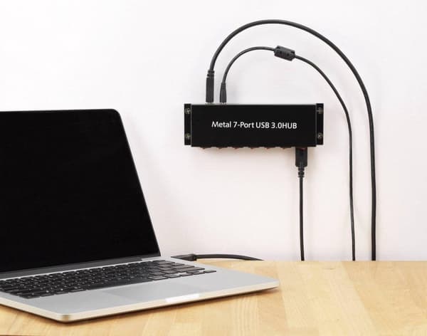 Renkforce 7 porte USB 3.2 Gen 1 hub Med metalhus, individuelt omskiftelig, Til vægmontering Sort