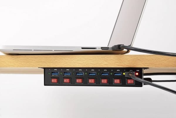 Renkforce 7 porte USB 3.2 Gen 1 hub Med metalhus, individuelt omskiftelig, Til vægmontering Sort