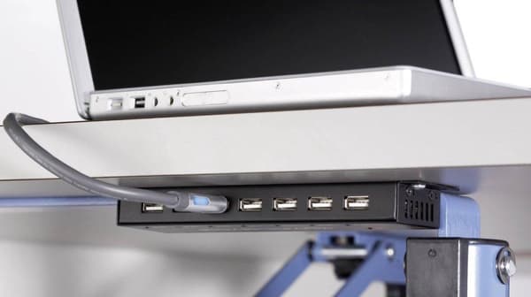 Renkforce 7-porttinen USB 2.0 -keskitin Metallikotelolla, seinäasennus Musta