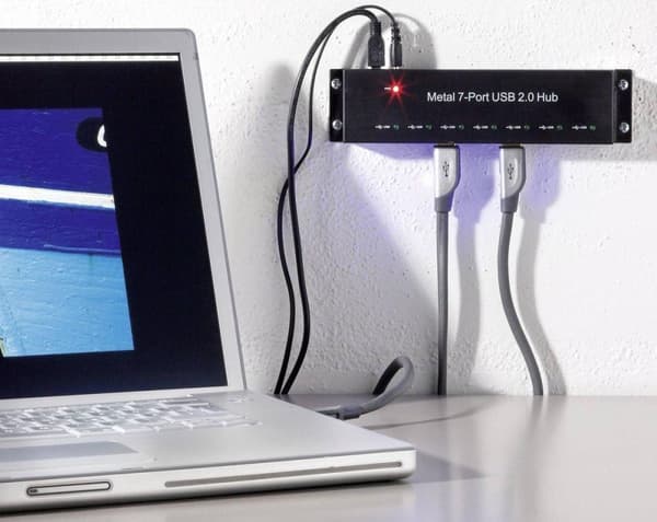 Renkforce 7-porttinen USB 2.0 -keskitin Metallikotelolla, seinäasennus Musta