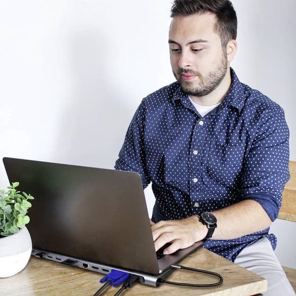 LogiLink UA0373 kannettavan tietokoneen telakointiasema Yhteensopiva: Universal USB-C® Power Delivery, Integroitu kortinlukija