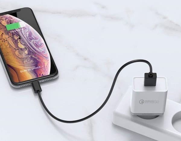 UGREEN - USB-A QC3.0 18.W Hurtigoplader til Apple iPhone / iPad / Samsung - Hvid