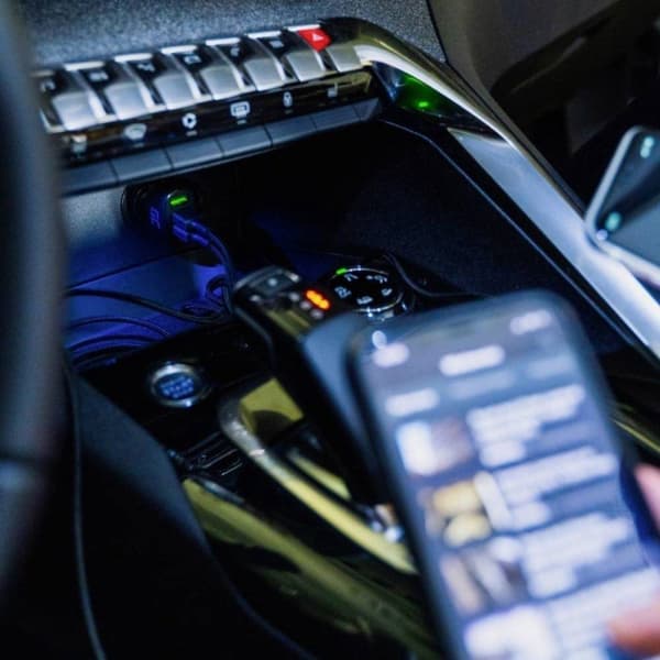 Vihreäkennoinen CADGC01 mobiililaturi, musta automaattinen (CADGC01)