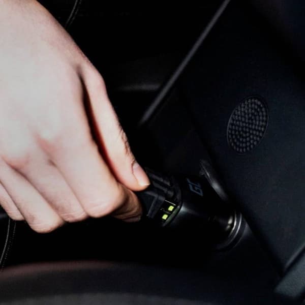 Vihreäkennoinen CADGC01 mobiililaturi, musta automaattinen (CADGC01)