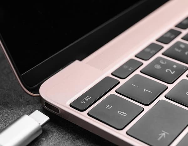 D-Link 6-i-1 USB-C Hub med HDMI/kortläsare/strömförsörjning DUB-2327