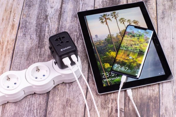 Verbatim UTA-02 Universal Travel Plug & USB-C/A laturi 20 W (49544)