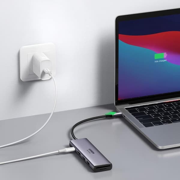 Ugreen Multifunktionell USB-C HUB - Grå