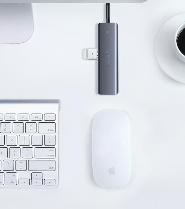 Ugreen USB HUB - 4x USB 3.2 Gen 1 med Mikro-USB-Strömport - Grå