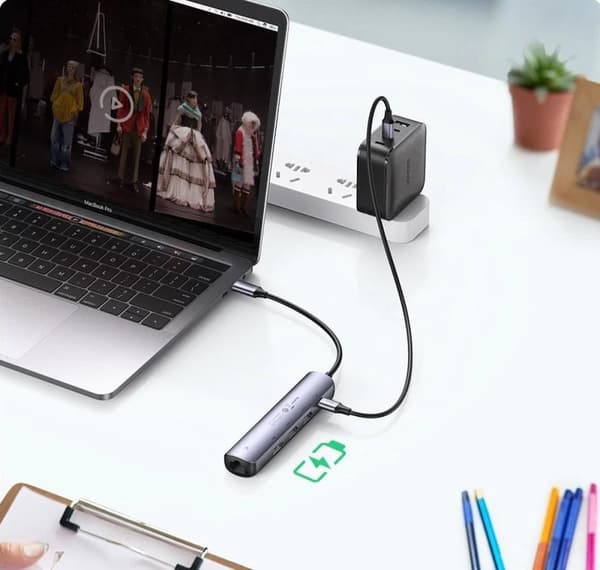 UGREEN 5-i-1 USB-C-hubb 5-portar USB-kombinationshubb Svart, aluminium