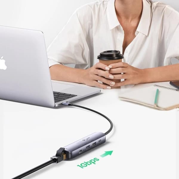 UGREEN 5-i-1 USB-C-hubb 5-portar USB-kombinationshubb Svart, aluminium
