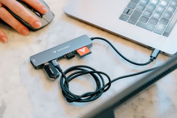 Verbatim HDMI/USB-C 3.2/USB-C/2xUSB-A 3.2/SD/microSD aluminiowy 32158