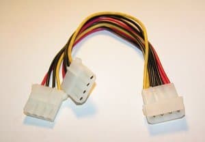 Y STRØMKABEL 4PIN 525 > 2X 4PIN 525 Y-KABEL