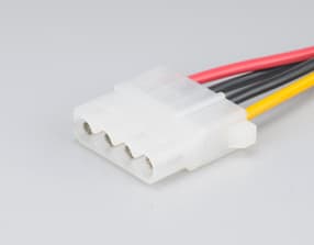 Akasa SATA til 4-pinners Molex-adapter, 0,15 m, SATA 15-kontakt, Molex (4-pinners), flerfarget