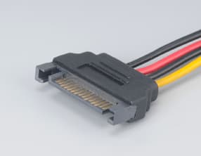 Akasa SATA til 4-pinners Molex-adapter, 0,15 m, SATA 15-kontakt, Molex (4-pinners), flerfarget