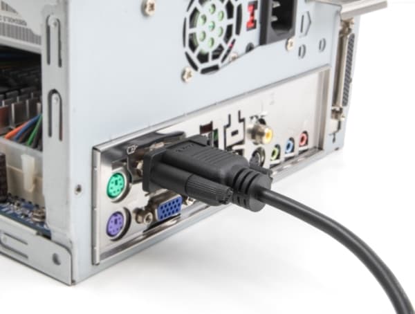Delock - Seriell kabel - DB-9 (hann) til DB-9 (hunn) - 2 m - støtter RS-232 seriell grensesnitt, tommelskruer - svart