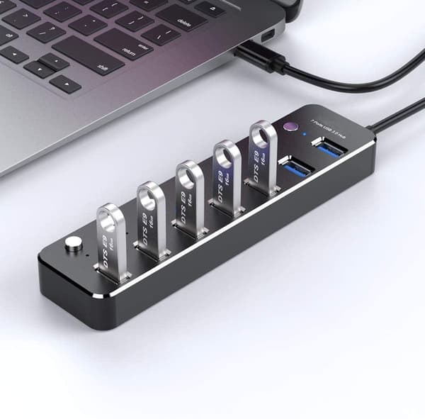 NÖRDIC-virralla toimiva 7-porttinen USB-C 3.0 HUB erillisellä kytkimellä 5Gbps 25cm kaapeli alumiinimusta virtalähteellä