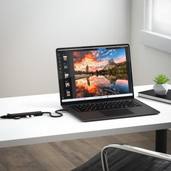 Satechi 7-i-1 USB-C Slim Multiport-adapter med Ethernet, svart