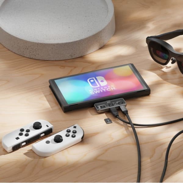 Satechi Mobile XR -USB-C-hub med microSD-läsare, stjärngrå