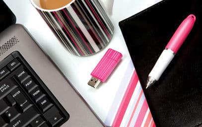 Verbatim Store 'n' Go Pin Stripe USB Drive - USB-flashstasjon - 32 GB - USB 2.0 - varm rosa