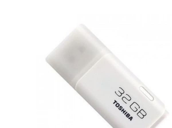 Toshiba PenDrive 32GB, 32 GB, USB typ-A, 2.0, 17 MB/s, lock, vit