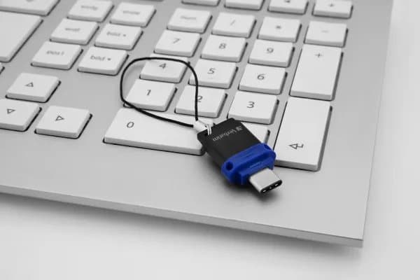 Verbatim 49967, 64 GB, USB Type-A / USB Type-C, 3.2 Gen 1 (3.1 Gen 1), Ilman suojusta, 3,6 g, Musta, Sininen, Hopea