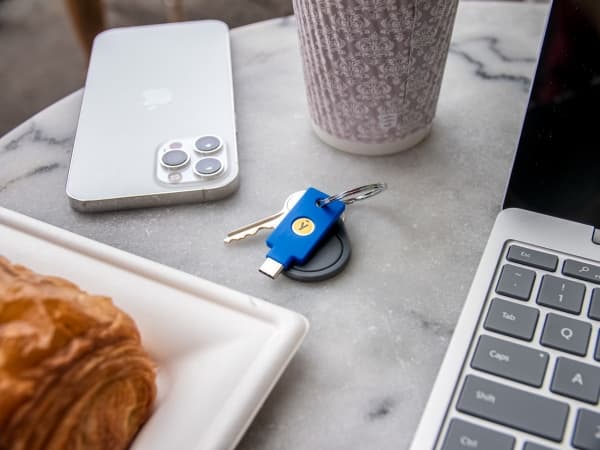 Yubico - USB-sikkerhetsnøkkel - NFC - svart
