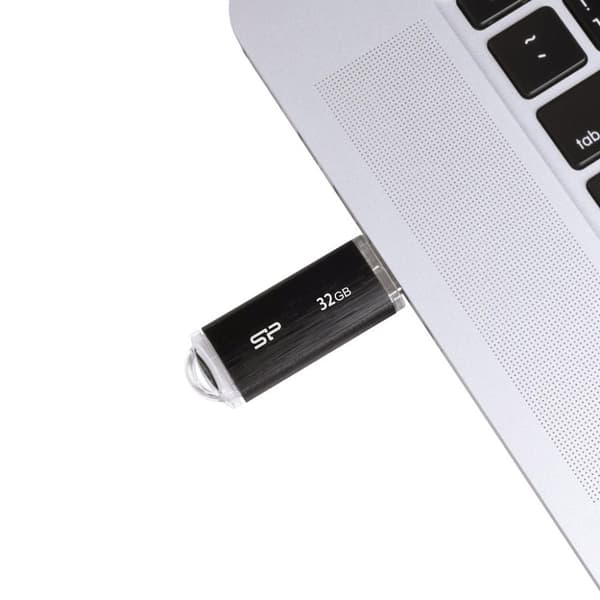 Silicon Power 32GB Ultima U02 USB 2.0 Flash Drive Svart