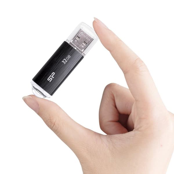 Silicon Power 32GB Ultima U02 USB 2.0 Flash Drive Svart