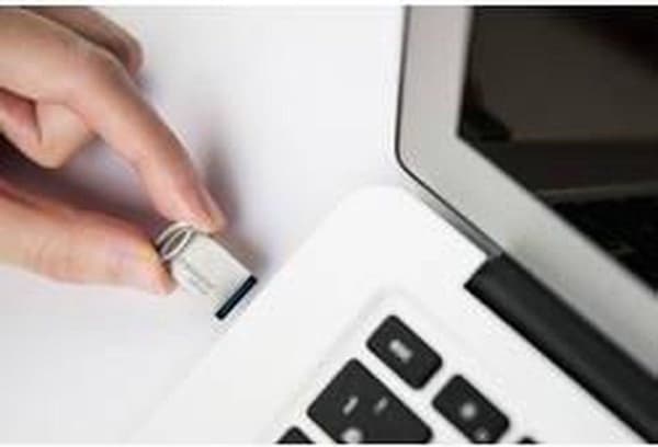 Transcend JetFlash 710 - USB stick - 32 GB