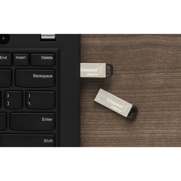 KINGSTON DataTraveler® Exodia 256GB USB-minne - Med skyddskåpa och nyckelringar