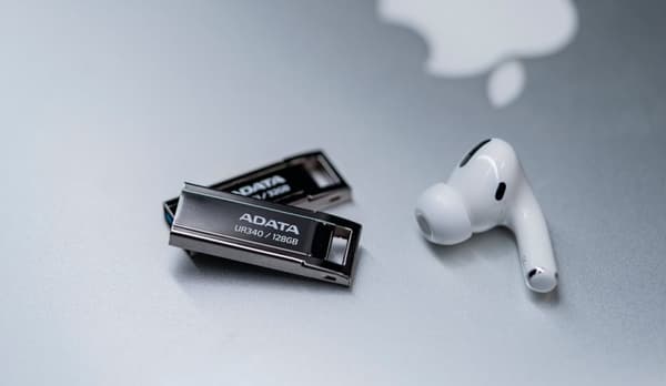 ADATA UR340 USB-muistitikku 128 Gt USB Type-A 3.2 Gen 2 (3.1 Gen 2) Musta