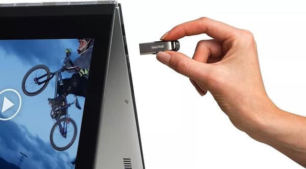 64 GB SanDisk Ultra Flair USB 3.0 Flash Drive
