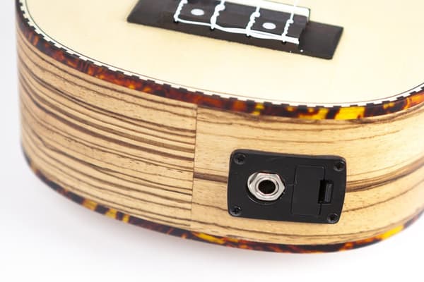 Reno RU210E Sopran Ukulele med pickup og tuner - Natur