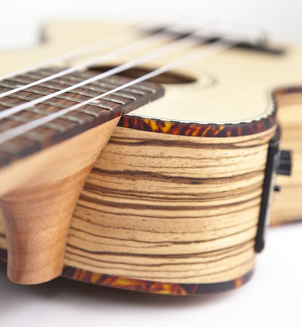 Reno RU210E Sopran Ukulele med pickup og tuner - Natur