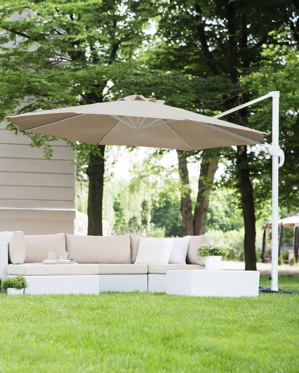 Parasol beige polyester i hvid aluminium ø 240 x 300H cm ottekantet med Håndsving Krank 360 graders rotation og UV-bestandig moderne