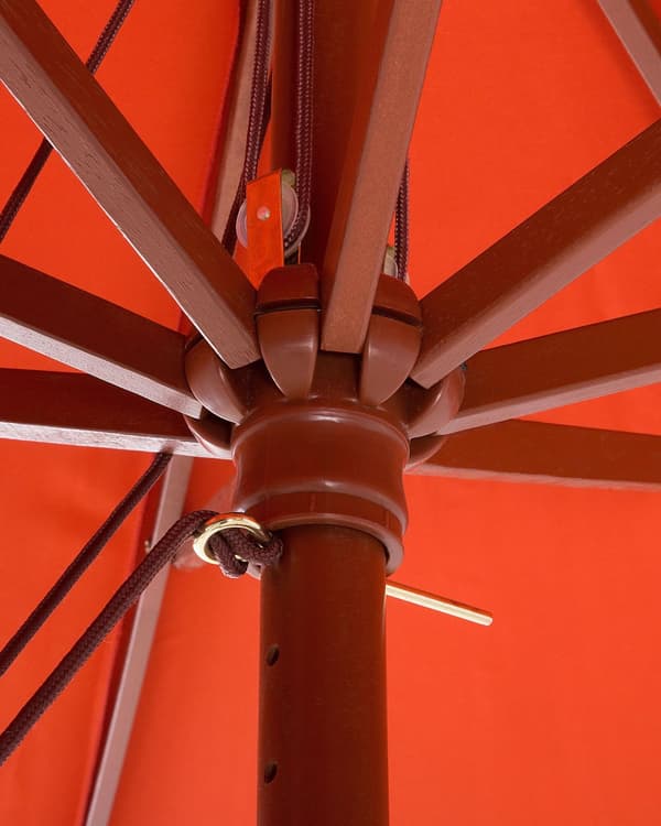 Parasol dyb orange polyester i mørkt birketræ ø 254 x 270H cm UV-bestandig med utrolig nem pleje og 100 procent vandtæt