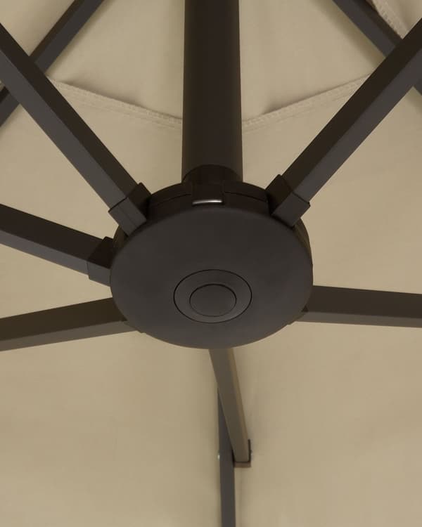 Parasol taupe polyester i aluminium ø 247 x 270H cm ovalformet med Håndsving og UV-bestandighed moderne terrasse og havemøbel