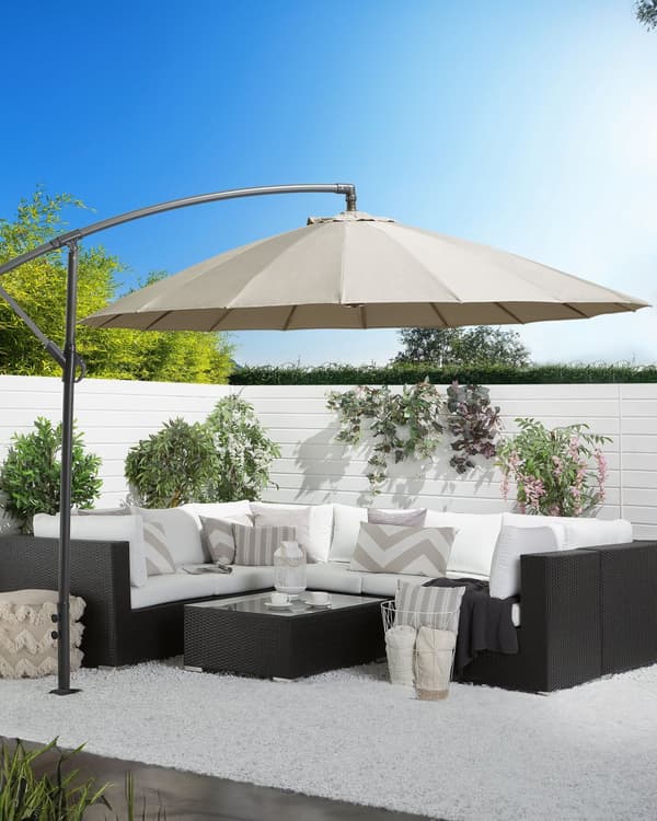 Parasol Beige Polyester i Aluminium og Stål Samt Olefin Fiber ø 235 x 268H cm Moderne Terrasse