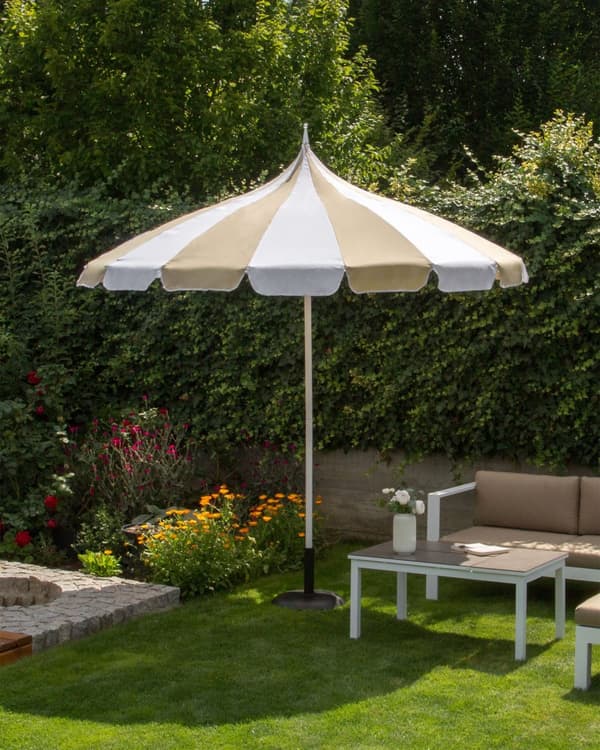 Haveparasol beige polyesterstof hvid aluminiumsrør ⌀ 245 cm moderne stil udendørsbrug