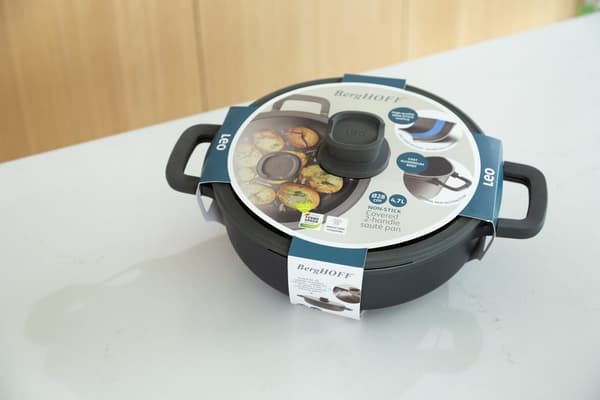 BergHOFF 28 cm Sauterpande - Stone+ Serien med 2 Hndtag, Lg med Skeholder & Ovnsikkert Design