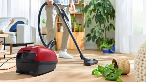 Bosch Serie 4 BGB38RD2 tyhjiö 4 L sylinteriimuri Kuiva 600 W pölypussi