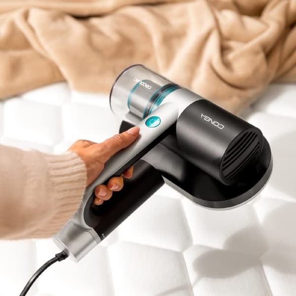 Cecotec Mattress and upholstery vacuum cleaner with 300 W and 10 kPa suction power. It includes UV-C light that removes 99.9 % of allergens. Motorise