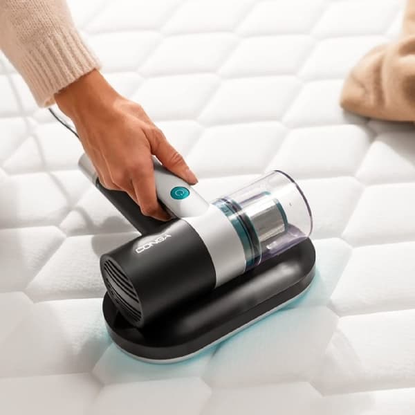Cecotec Mattress and upholstery vacuum cleaner with 300 W and 10 kPa suction power. It includes UV-C light that removes 99.9 % of allergens. Motorise
