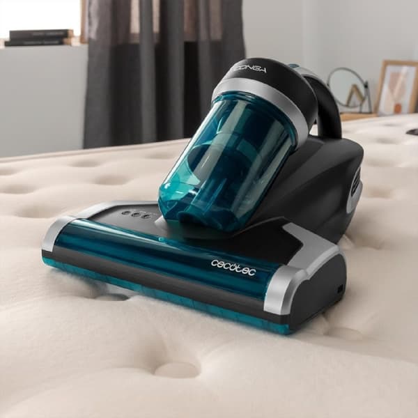 Cecotec Mattress and upholstery vacuum cleaner with 700 W and 12 kPa suction power. It includes UV-C light that eliminates up to 99.9% of allergens.